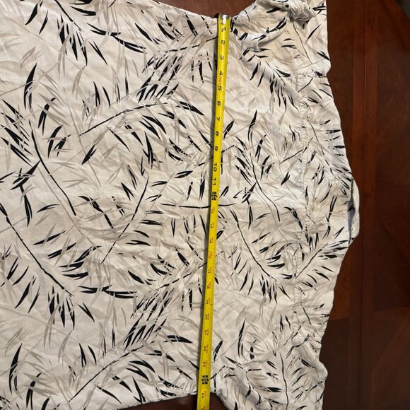 Van Heusen Washable Silk Hawaiian Shirt L Leaf Print Beige Black Short Sleeve - Picture 9 of 9